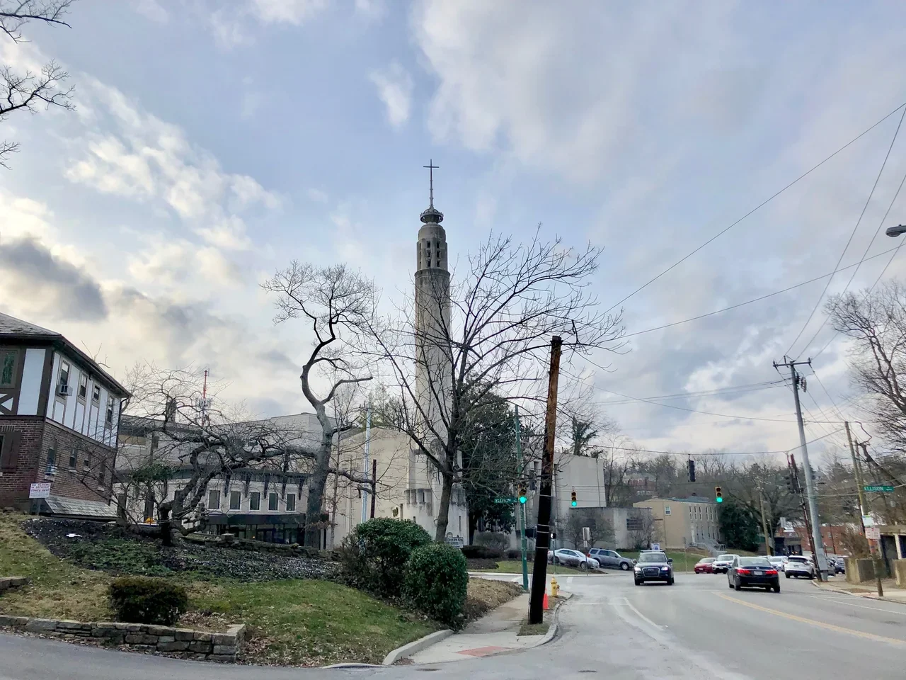 Church and public street scene on Linwood Avenue