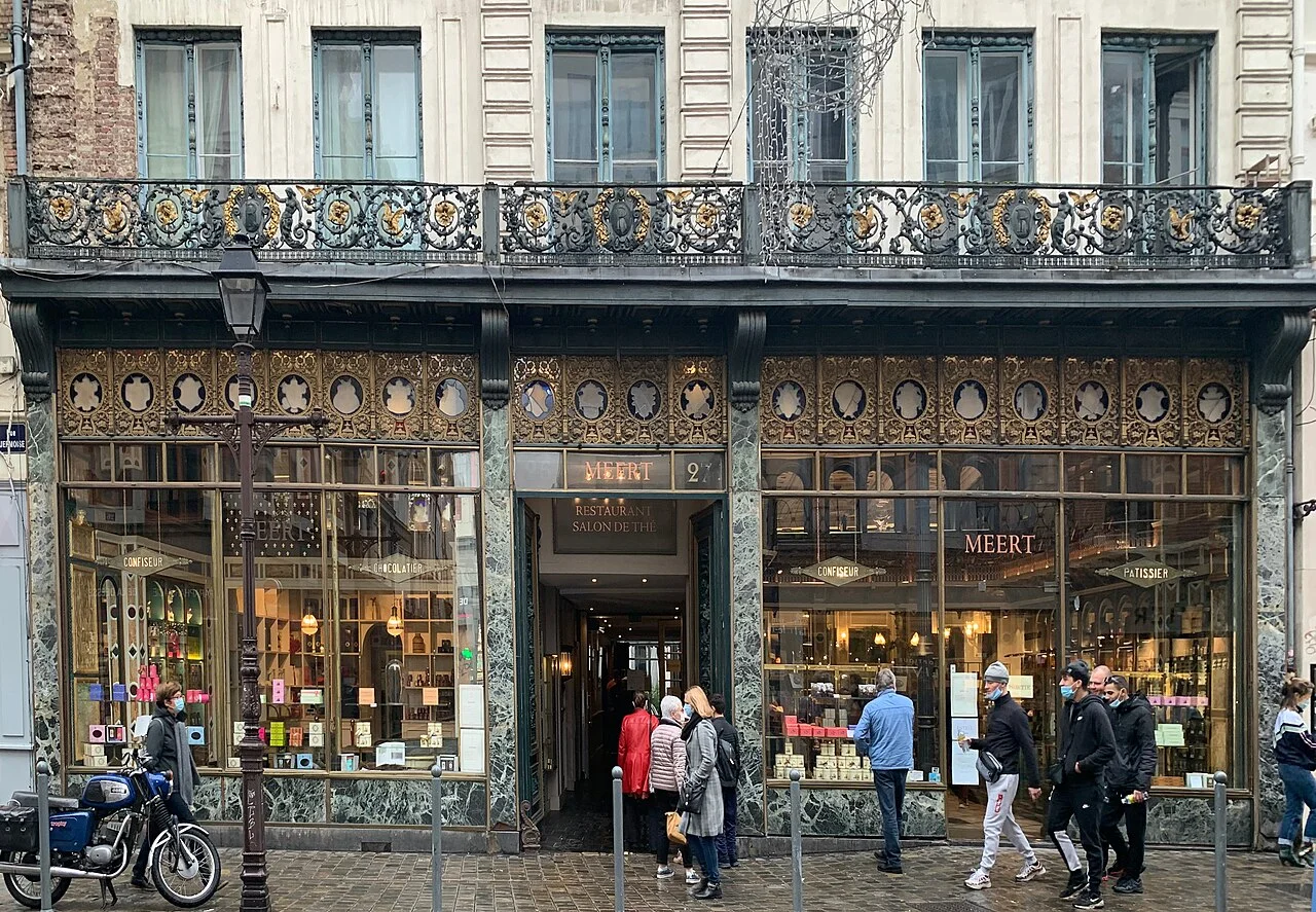 Lille Rue Esquermoise üzerindeki Méert pastanesinin tarihi dış cephesi; Ekim 2020 arşiv fotoğrafı.