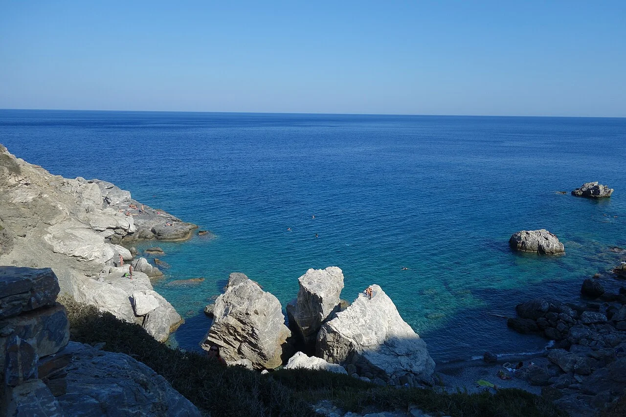Amorgos Agia Anna kıyısındaki küçük plaj, 2018
