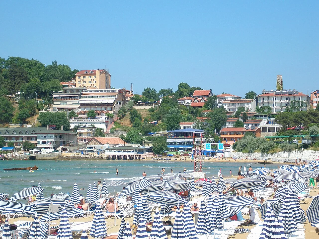 Kilyos’ta kumsal ve yerleşim; Temmuz 2007 arşiv fotoğrafı, güncel tesis ve erişim bilgisi değildir.