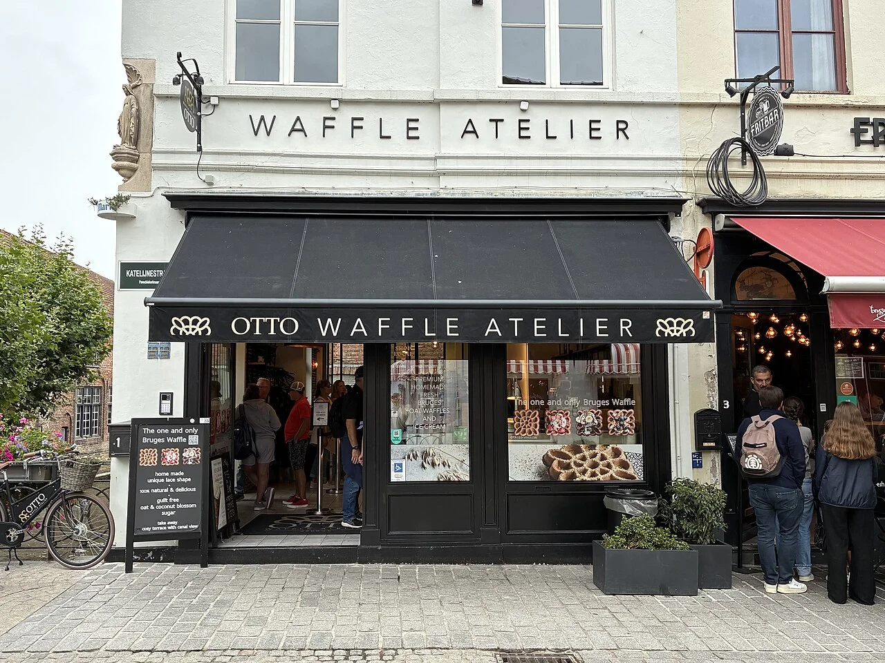 Brugge Katelijnestraat’taki Otto Waffle Atelier dükkânının cephesi; 31 Ağustos 2025 arşiv fotoğrafı.