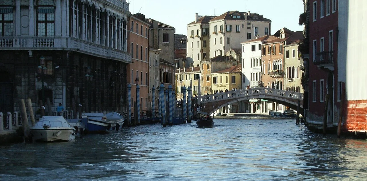Ponte delle Guglie yakınında Cannaregio kanalı, 2009