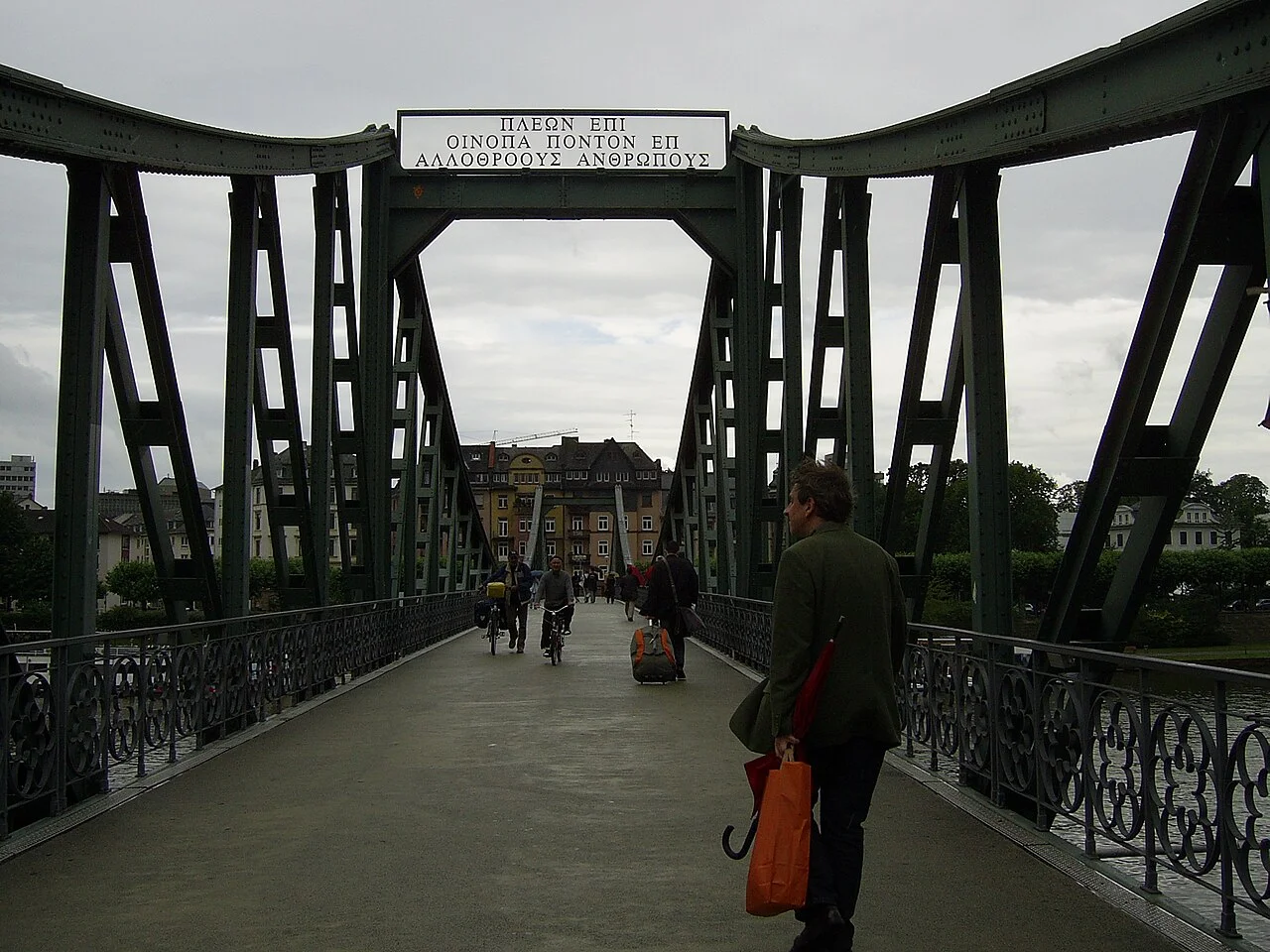 Steel structure and walkway of Frankfurt’s Eiserner Steg pedestrian bridge over the Main, photographed in 2007.