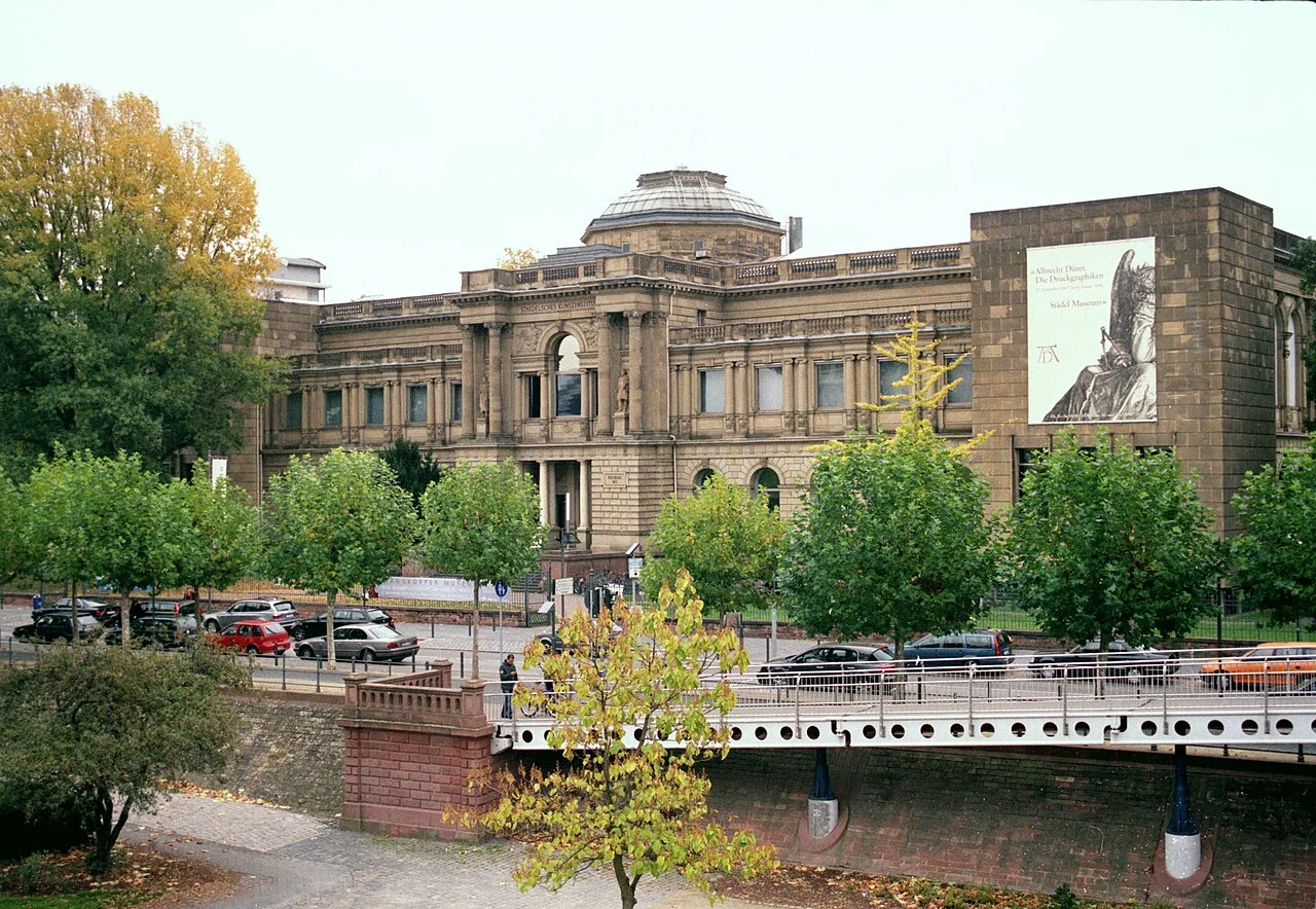 Facade and surroundings of the Städel Museum beside the Main, photographed in November 2007.