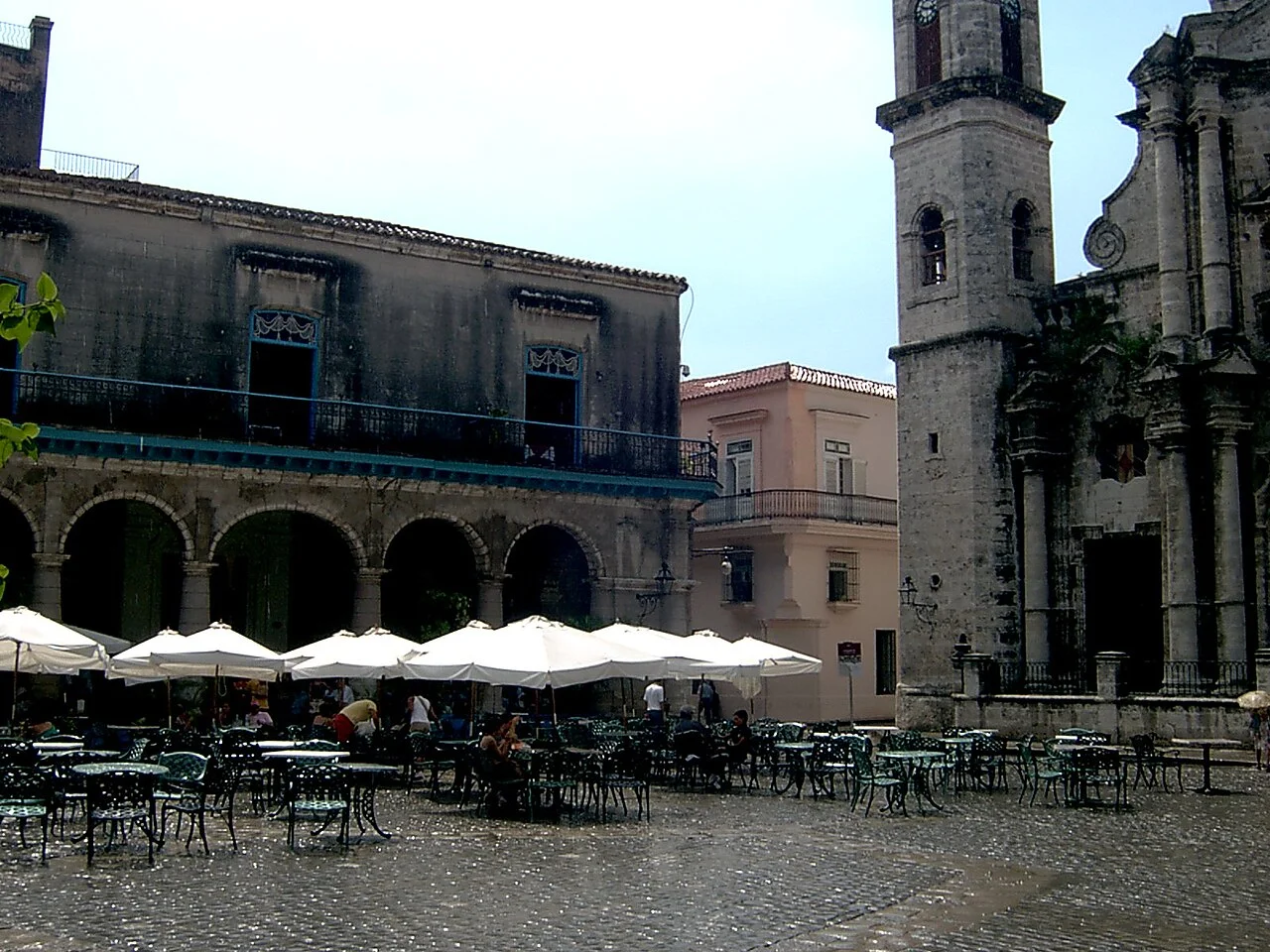 Havana Plaza de la Catedral meydanı ve tarihî katedral, 2006