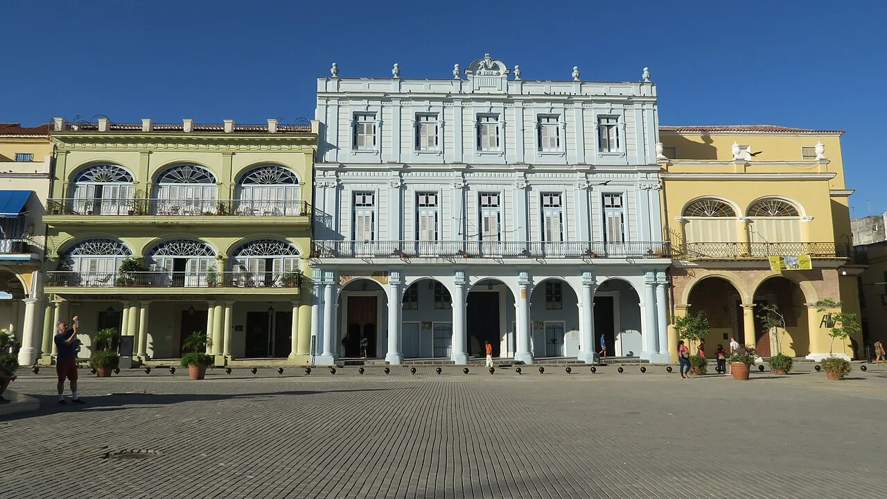 Havana Plaza Vieja çevresindeki tarihî yapılar, 2019