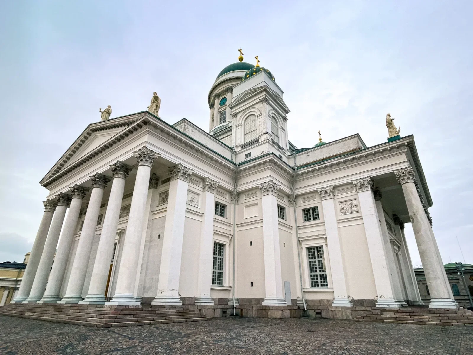 Helsinki Katedrali, ilk kent günü için Senate Square çevresi