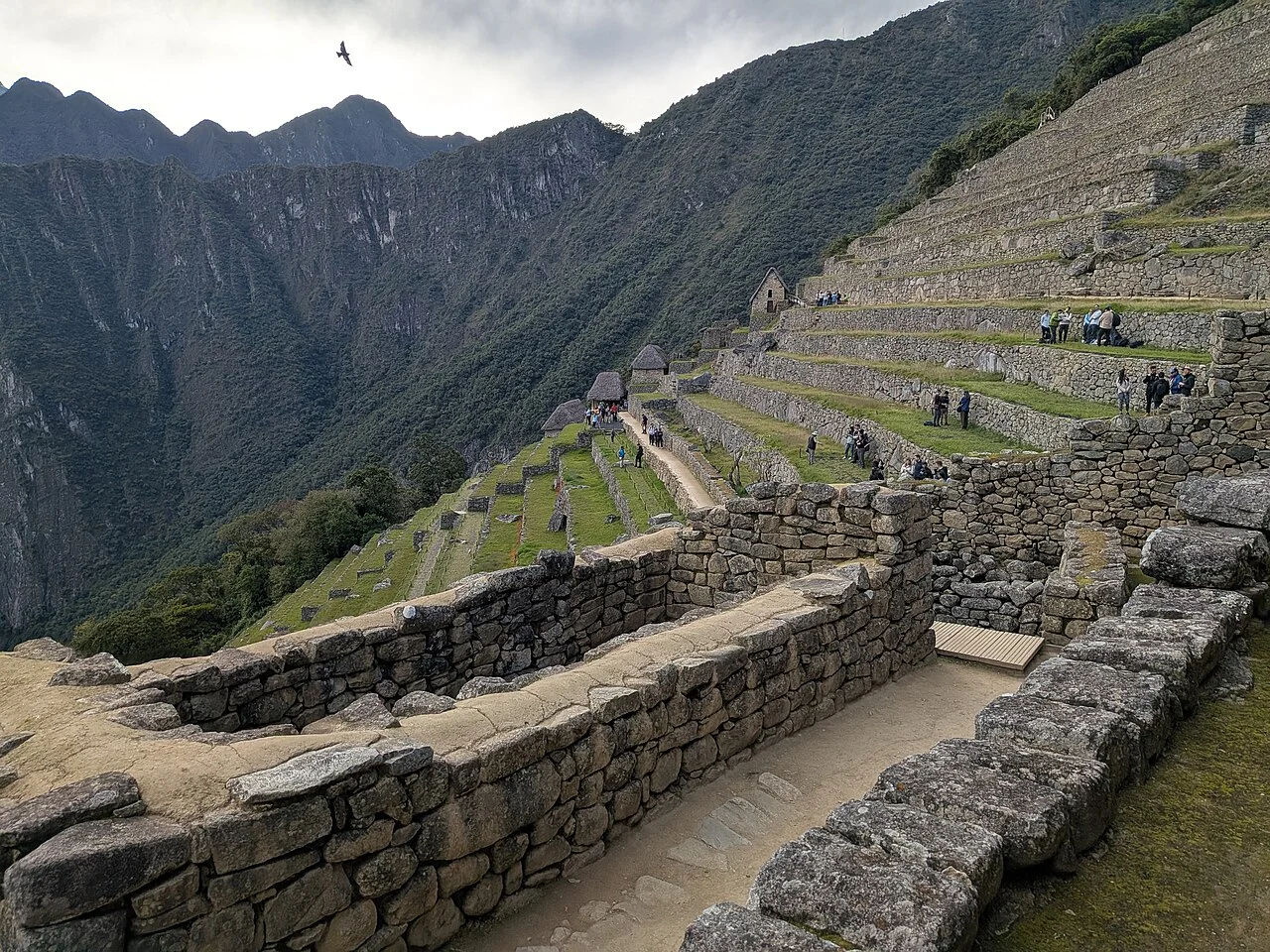 Machu Picchu arkeolojik alanında taş teraslar, 2025