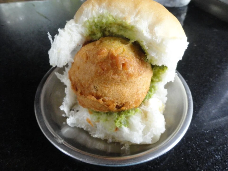 Mumbai vada pav patatesli ekmek atıştırmalığı, 2011