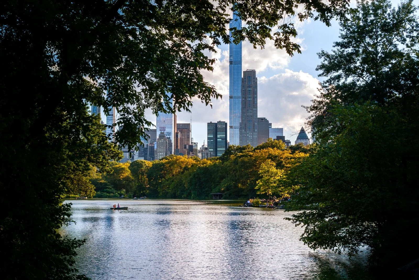 Autumn trees, the lake and Manhattan buildings in New York’s Central Park