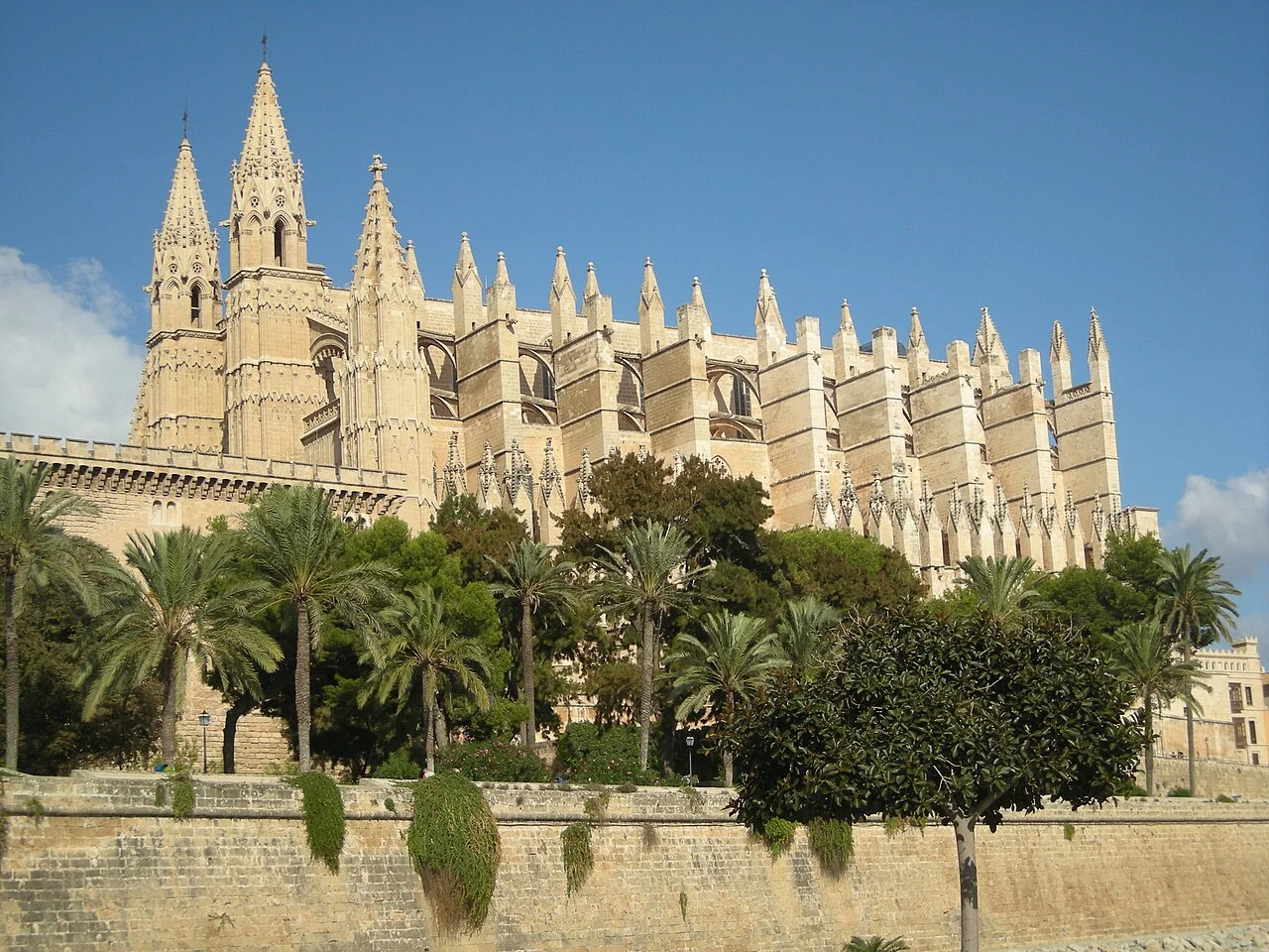 Palma La Seu Katedrali taş dış cephesi; Ekim 2008 arşiv fotoğrafı.