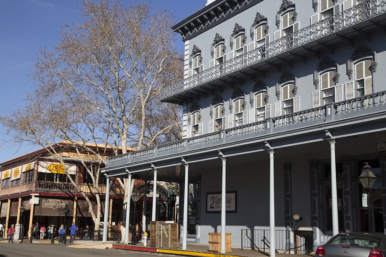 Old Sacramento tarihi sokak cephesi, 2014