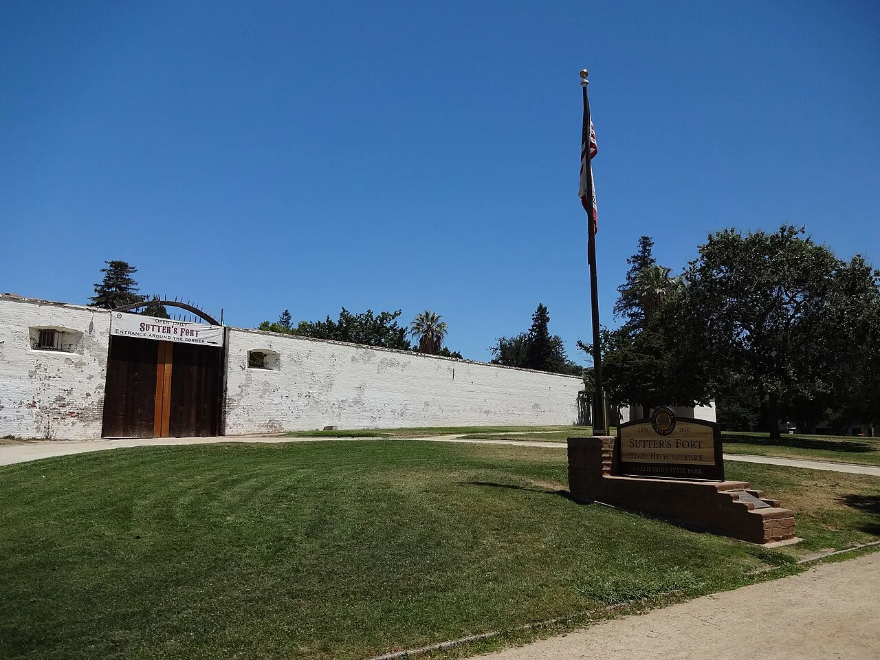 Sacramento Sutter's Fort güney dış cephesi, 2015
