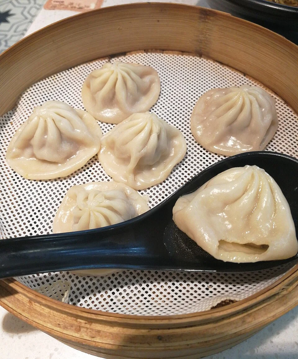 Şangay’da fotoğraflanmış xiaolongbao sepeti; Robigasp, 29 Aralık 2016.